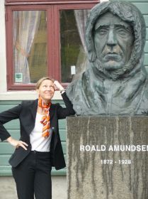 Trixi und Amundsen in Tromsö.JPG
